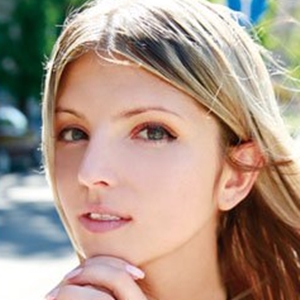 DXLIVE(デラックスライブ)に出演したAV女優一覧!